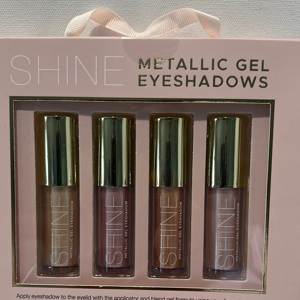 SHINE (4) Pack Metallic Gel Eyeshadows for rich, bold, all day wear.